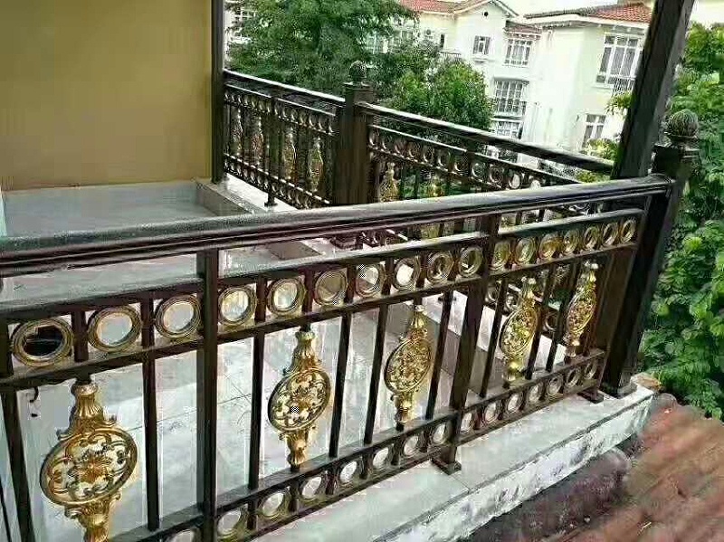 陽臺(tái)護(hù)欄